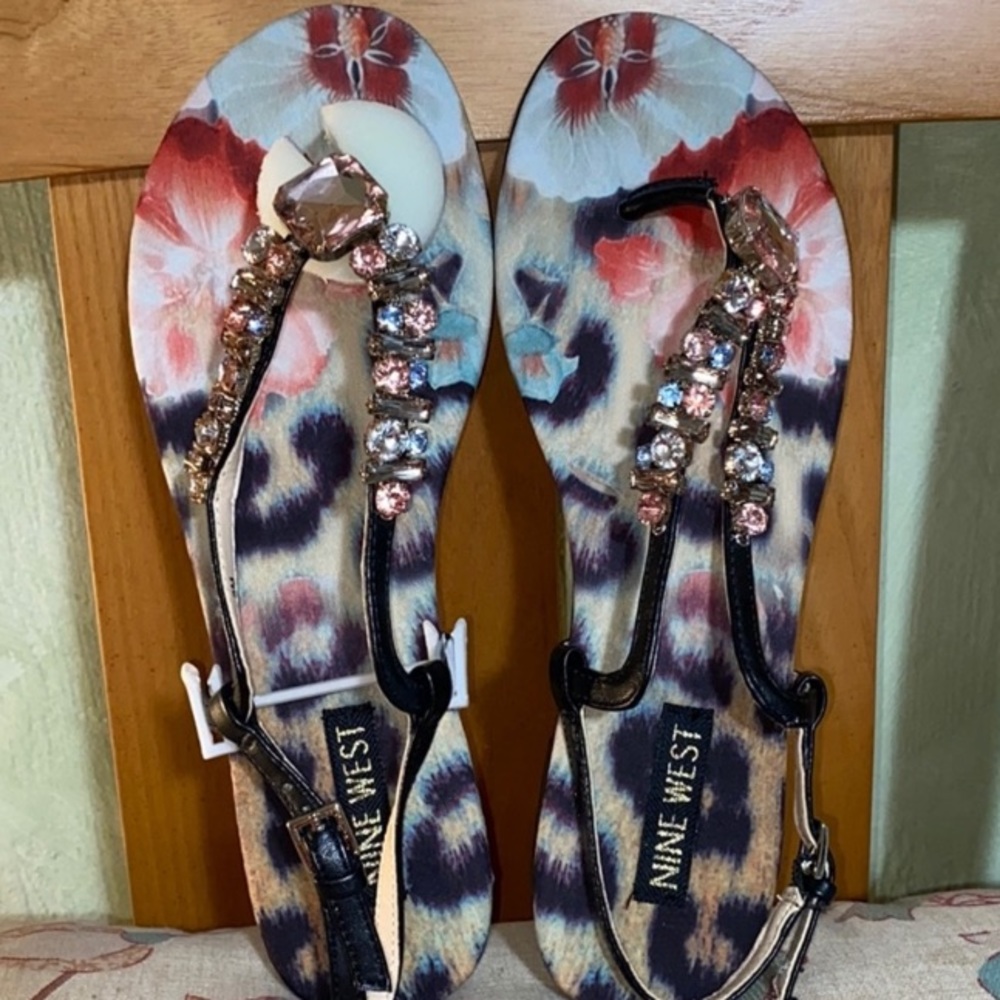 New Nine West Flat JEWEL Sandals size 8